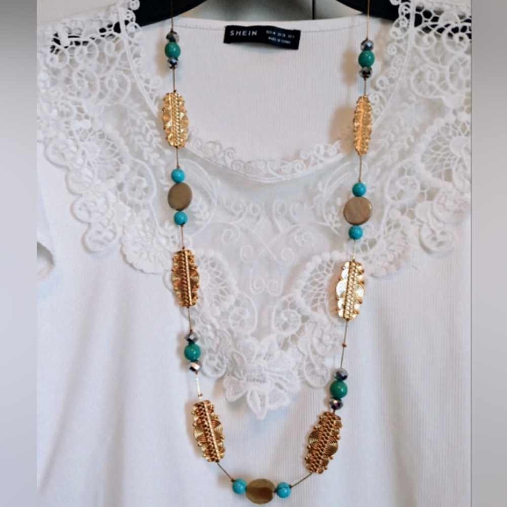 🐝NWOT Jules b. Gold Turquoise & Alabaster Beaded Sepentine Necklace🐝